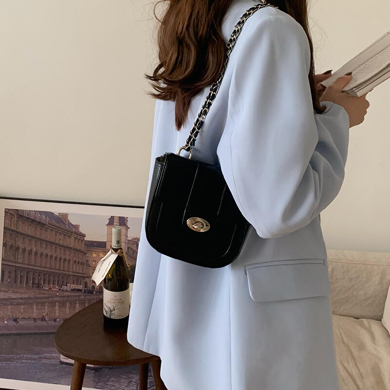 square chain shoulder bag