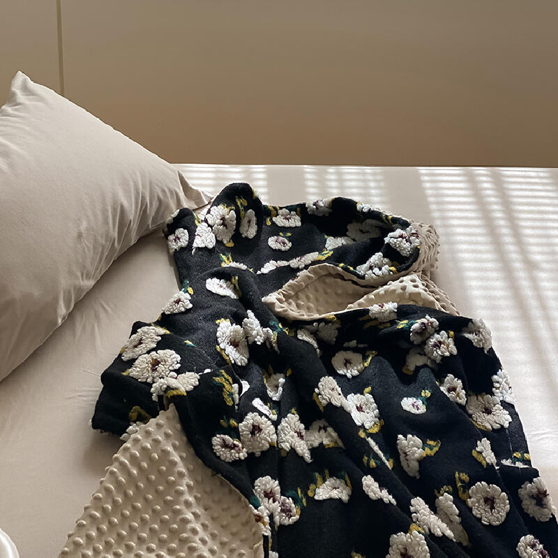 2color monotone flour embroidery blanket