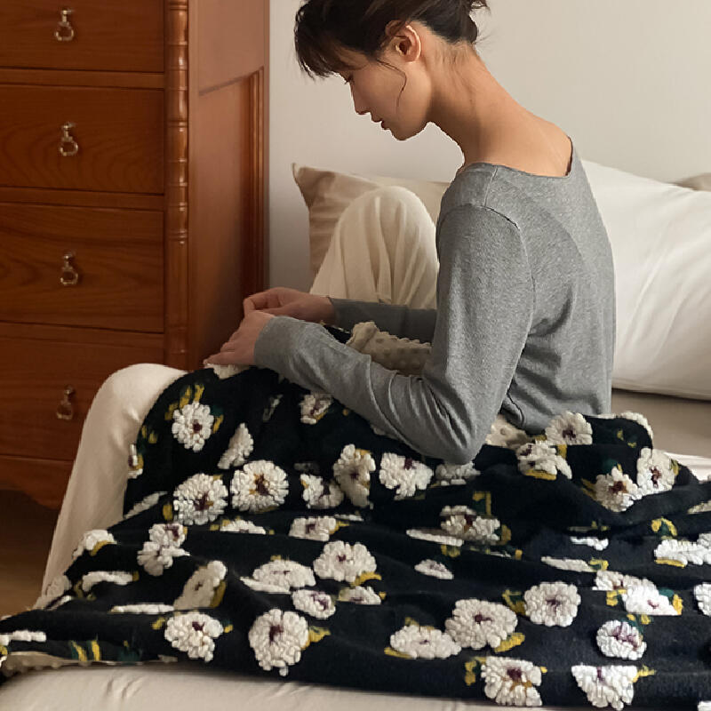 2color monotone flour embroidery blanket