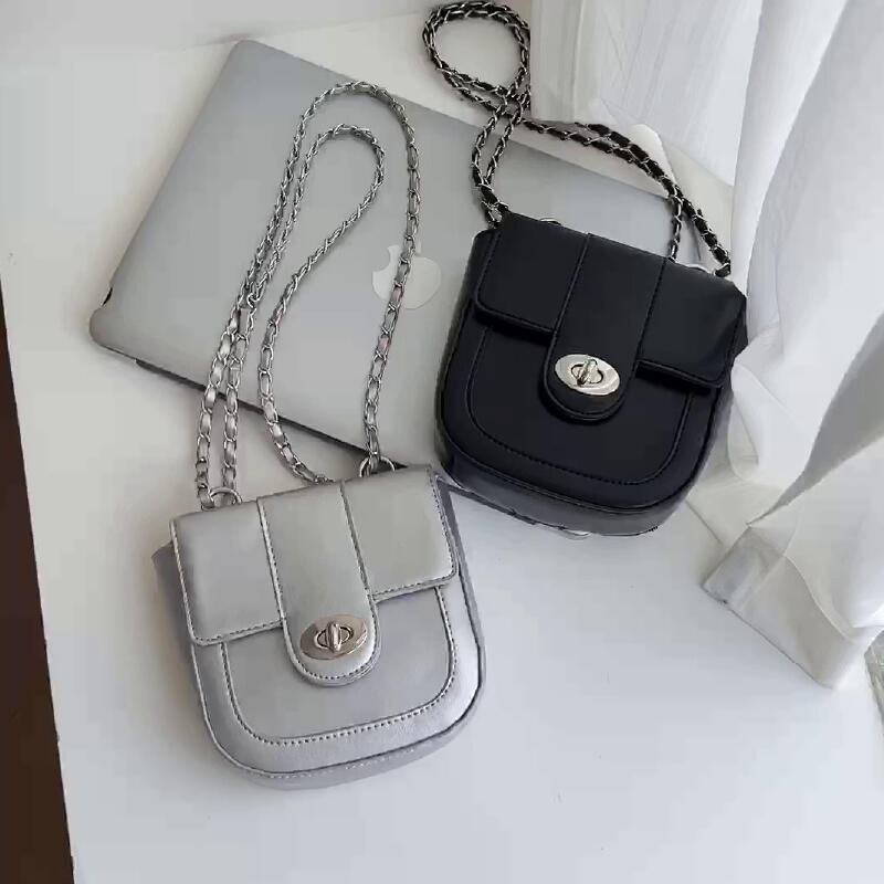 square chain shoulder bag