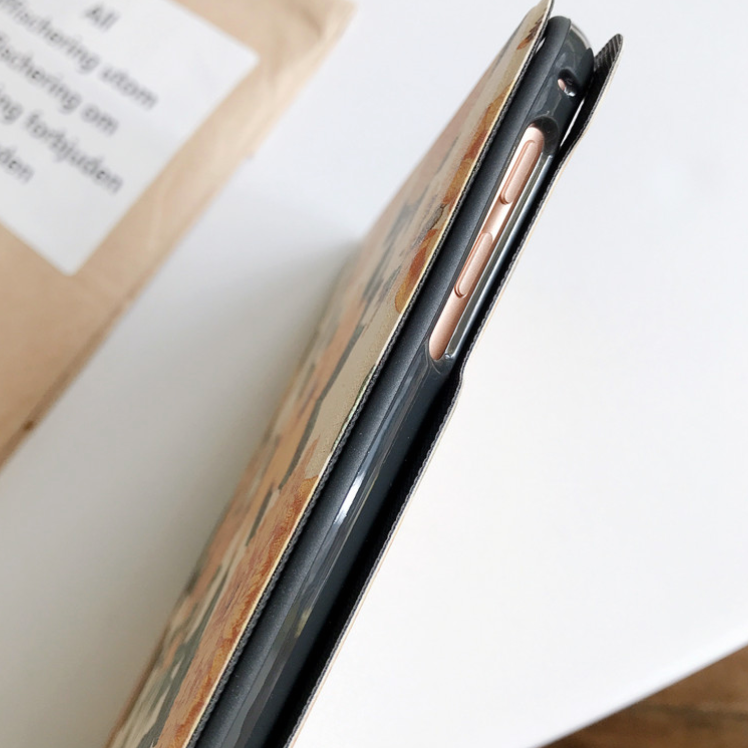 french retro flower iPad case