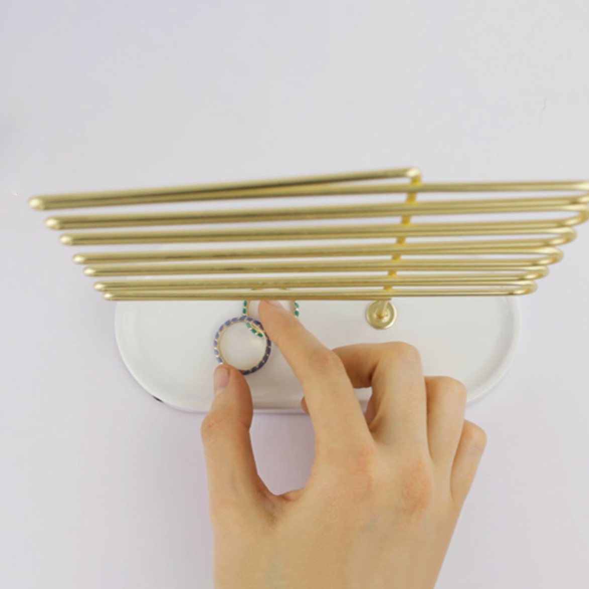 gold jewelry storage stand