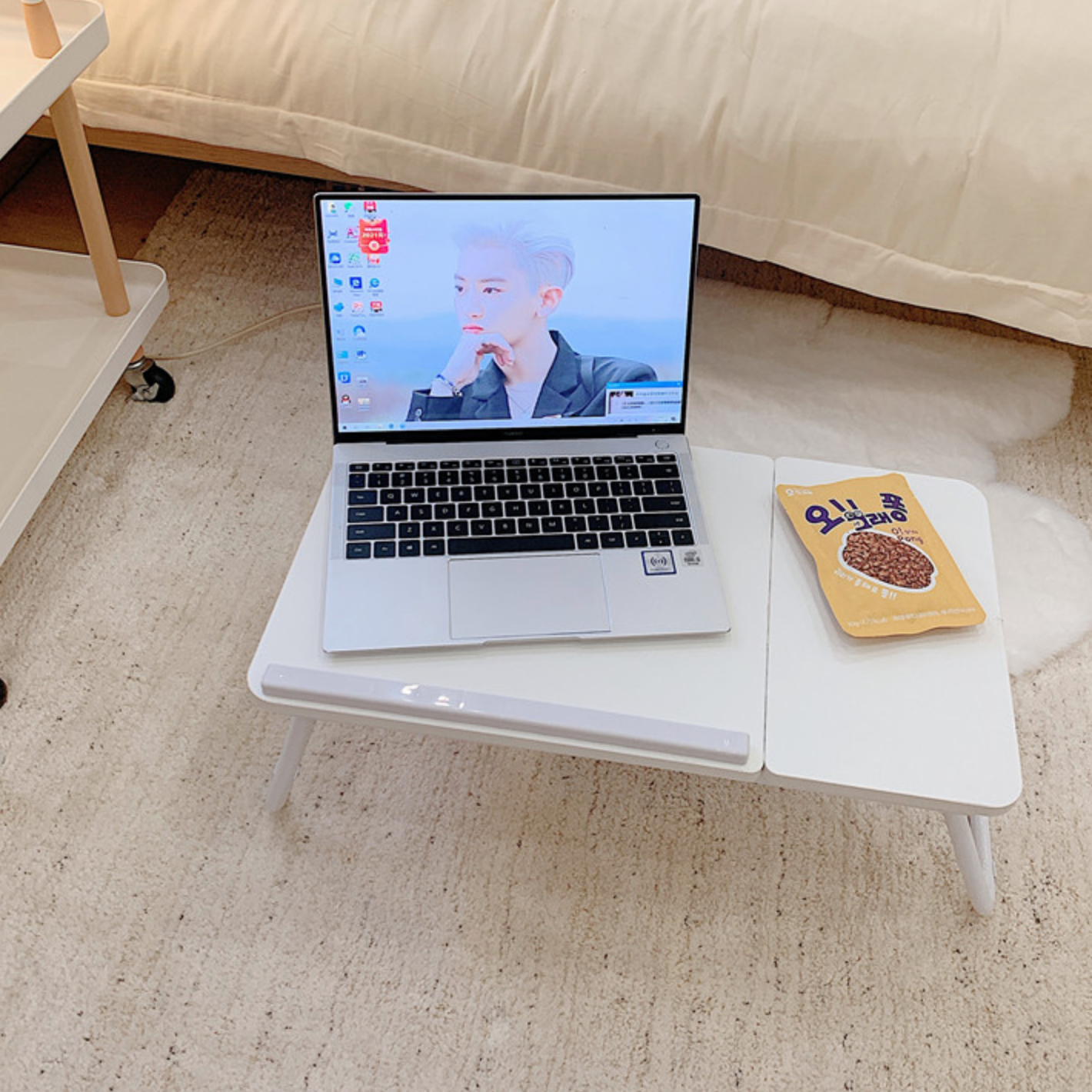 3type white bed table