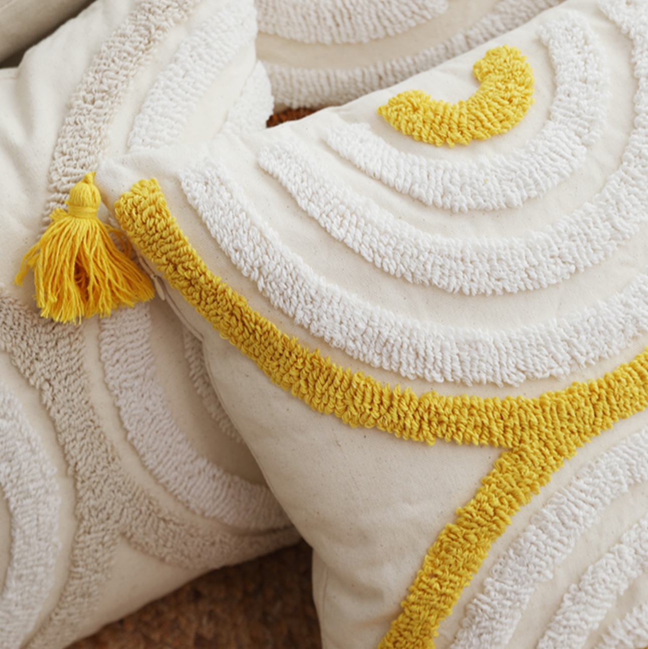 4color half circle boa cushion