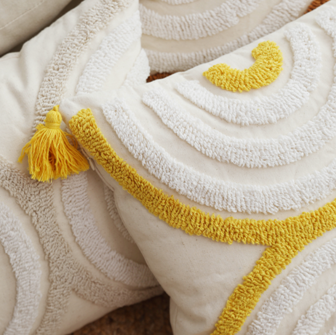 4color half circle boa cushion