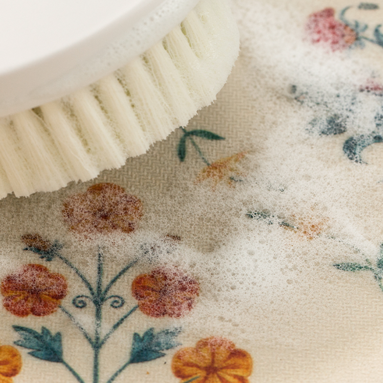 american red flower bath mat