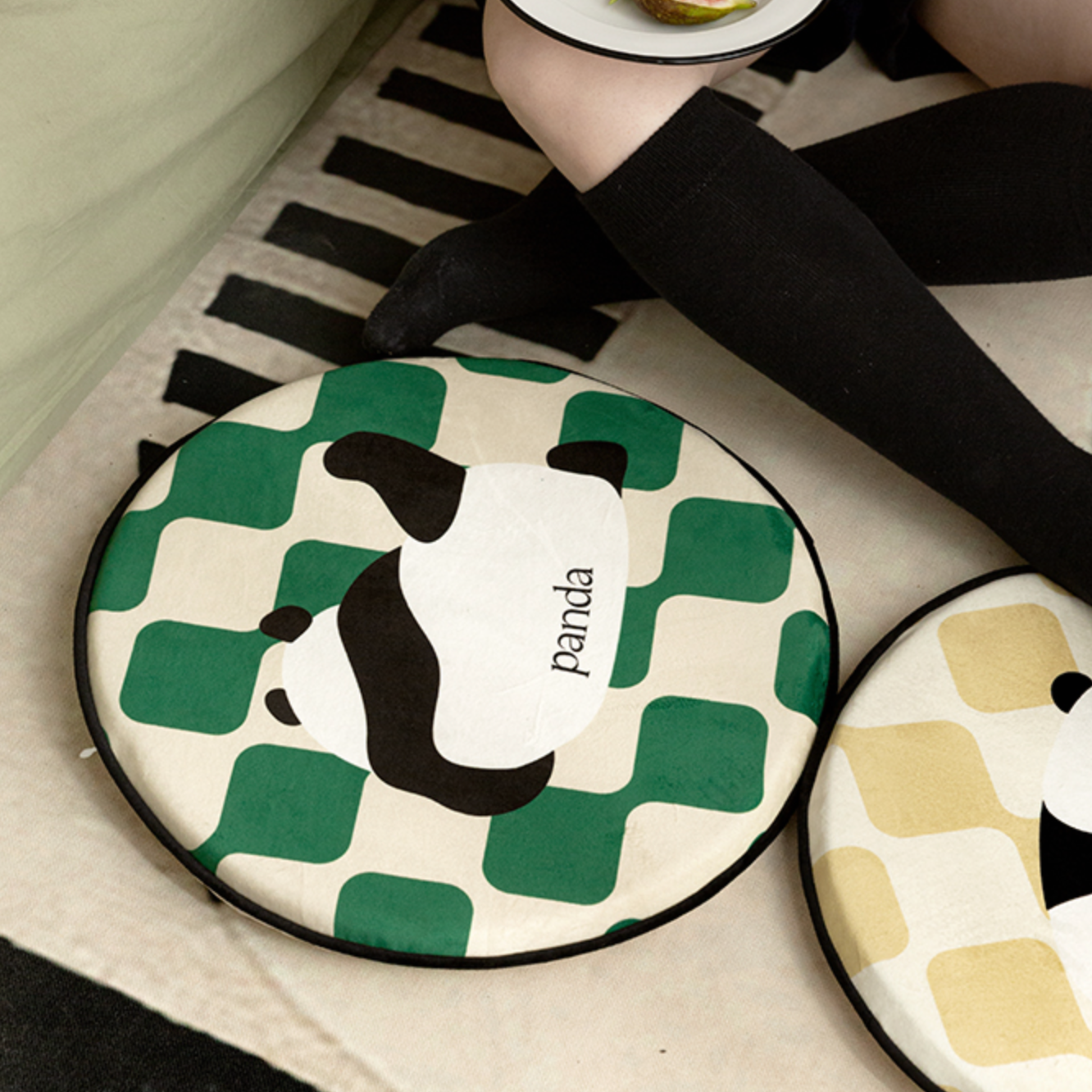 2color panda check round cushion