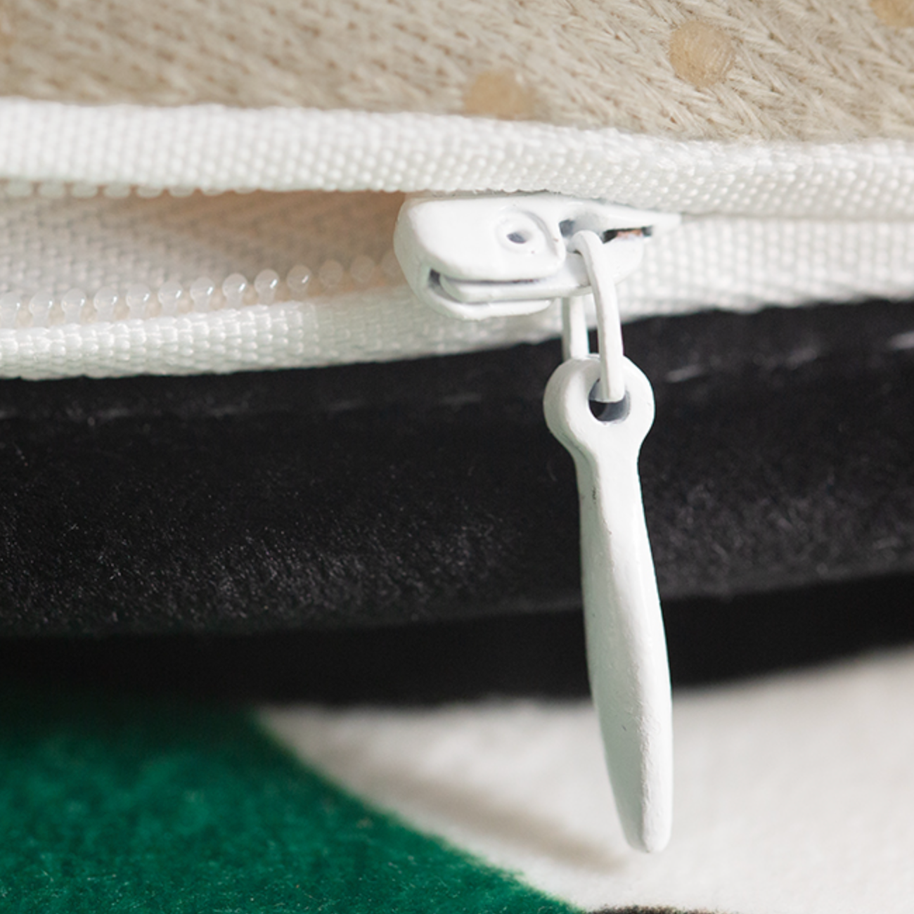 2color panda check round cushion