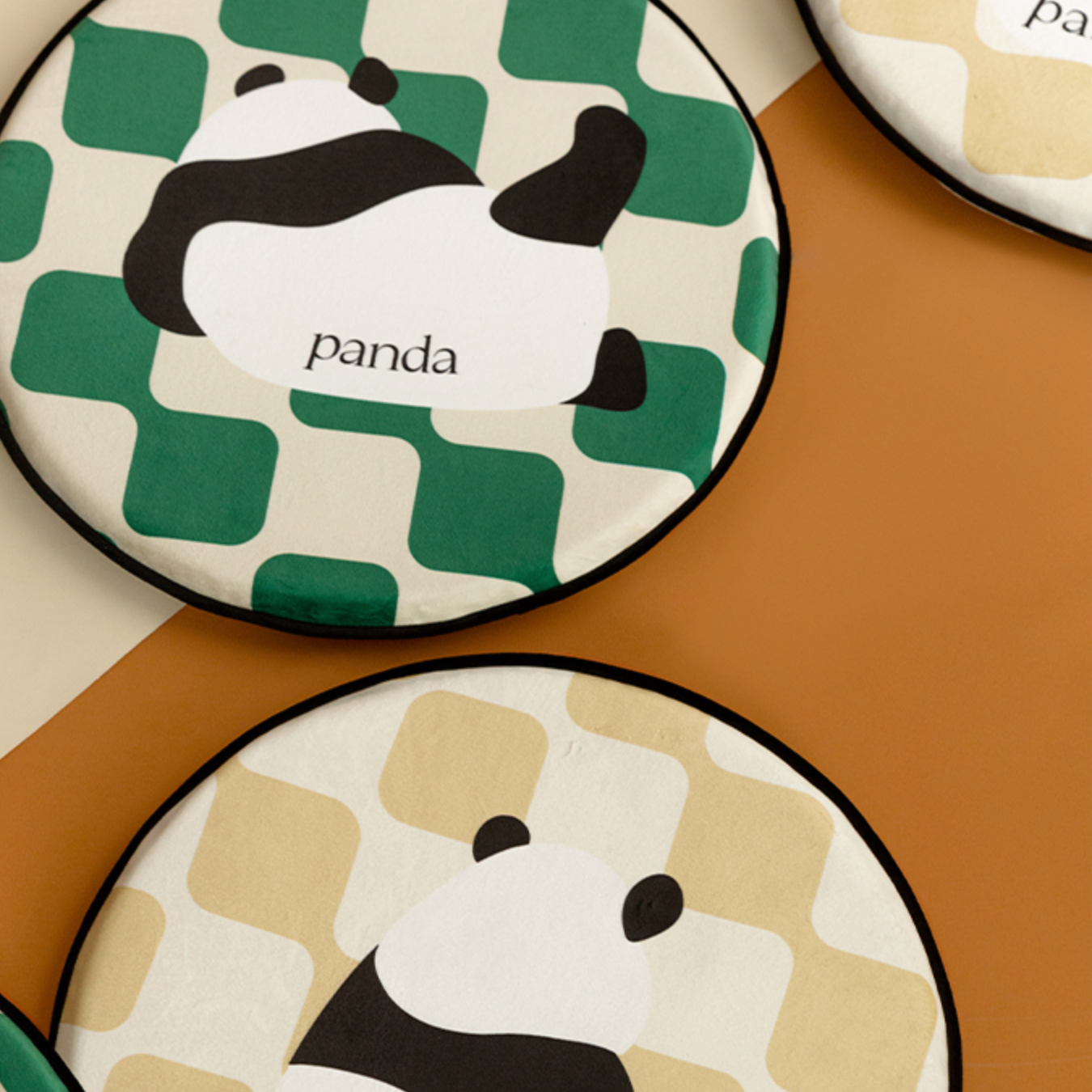 2color panda check round cushion