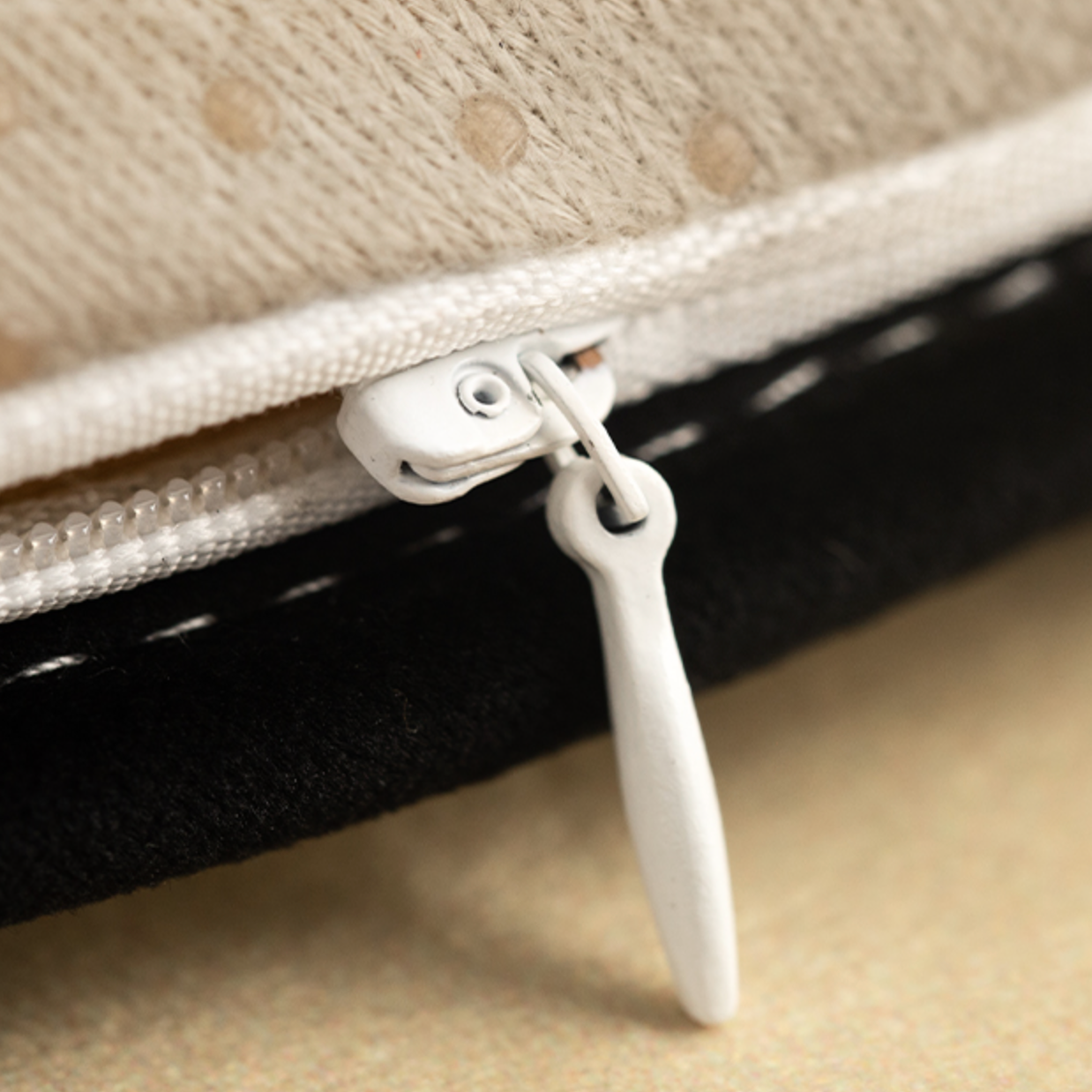 4design poker round cushion