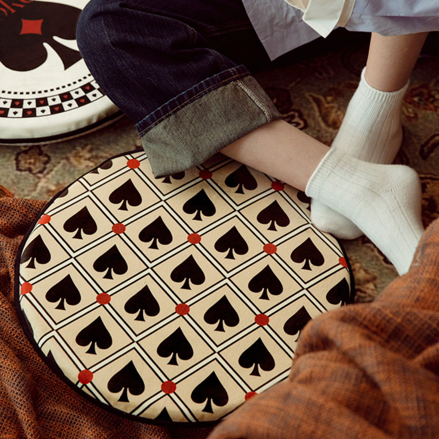 4design poker round cushion