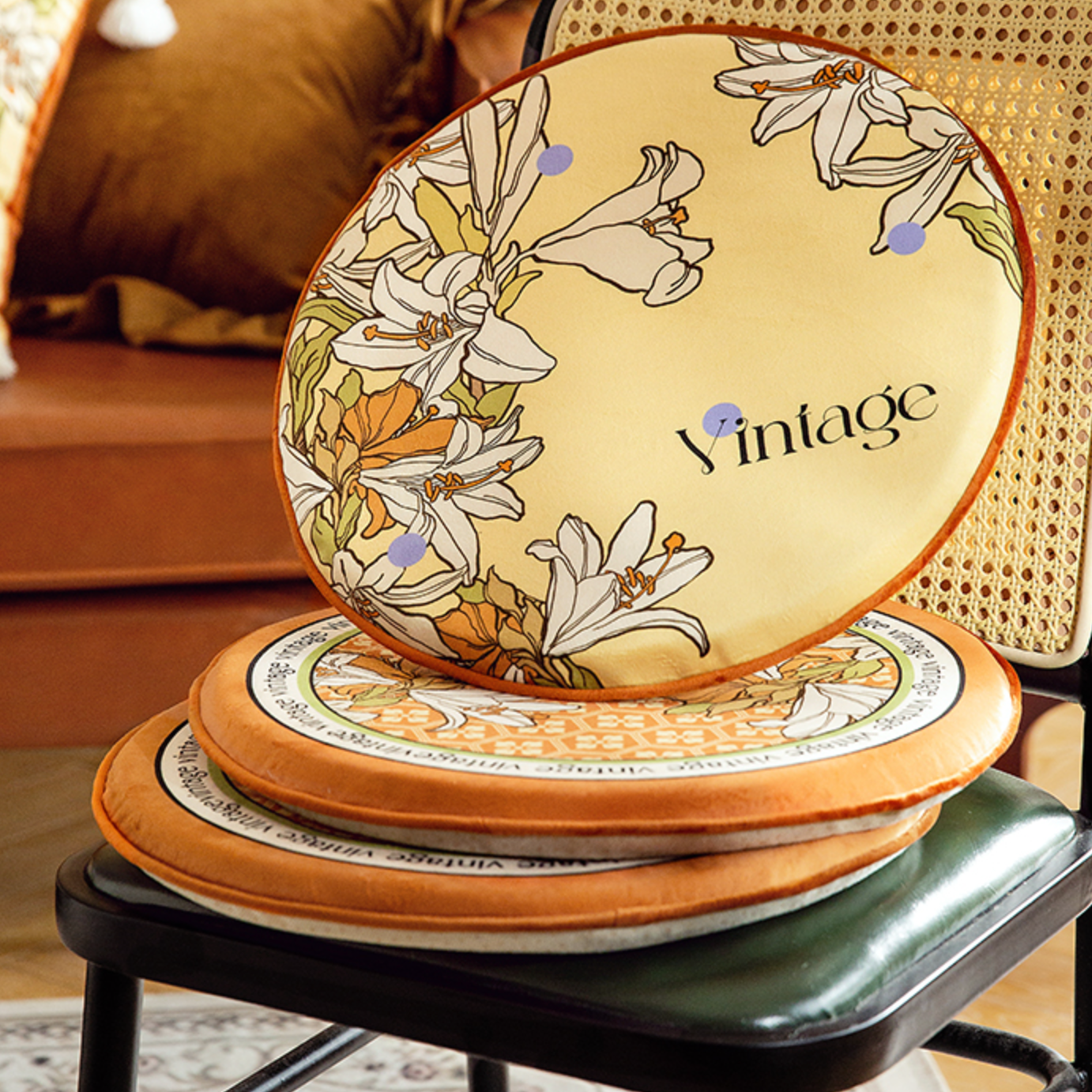 2design vintage lily round cushion