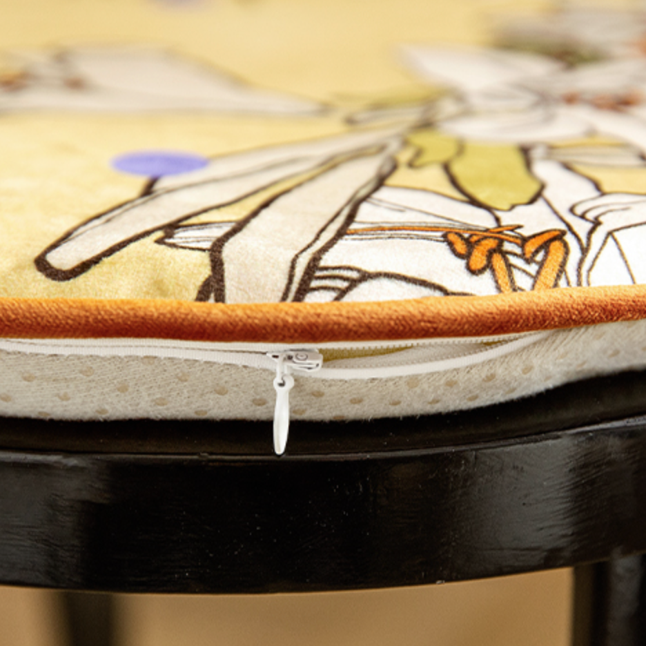 2design vintage lily round cushion