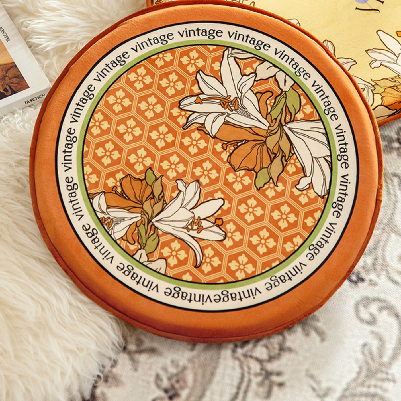 2design vintage lily round cushion