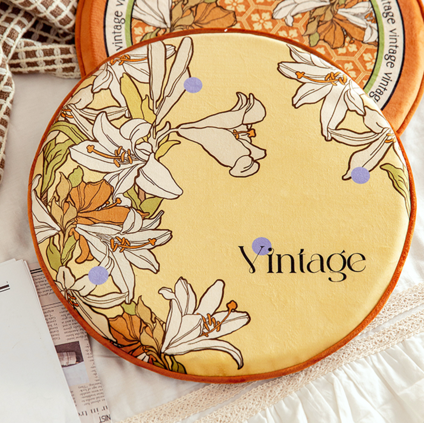2design vintage lily round cushion