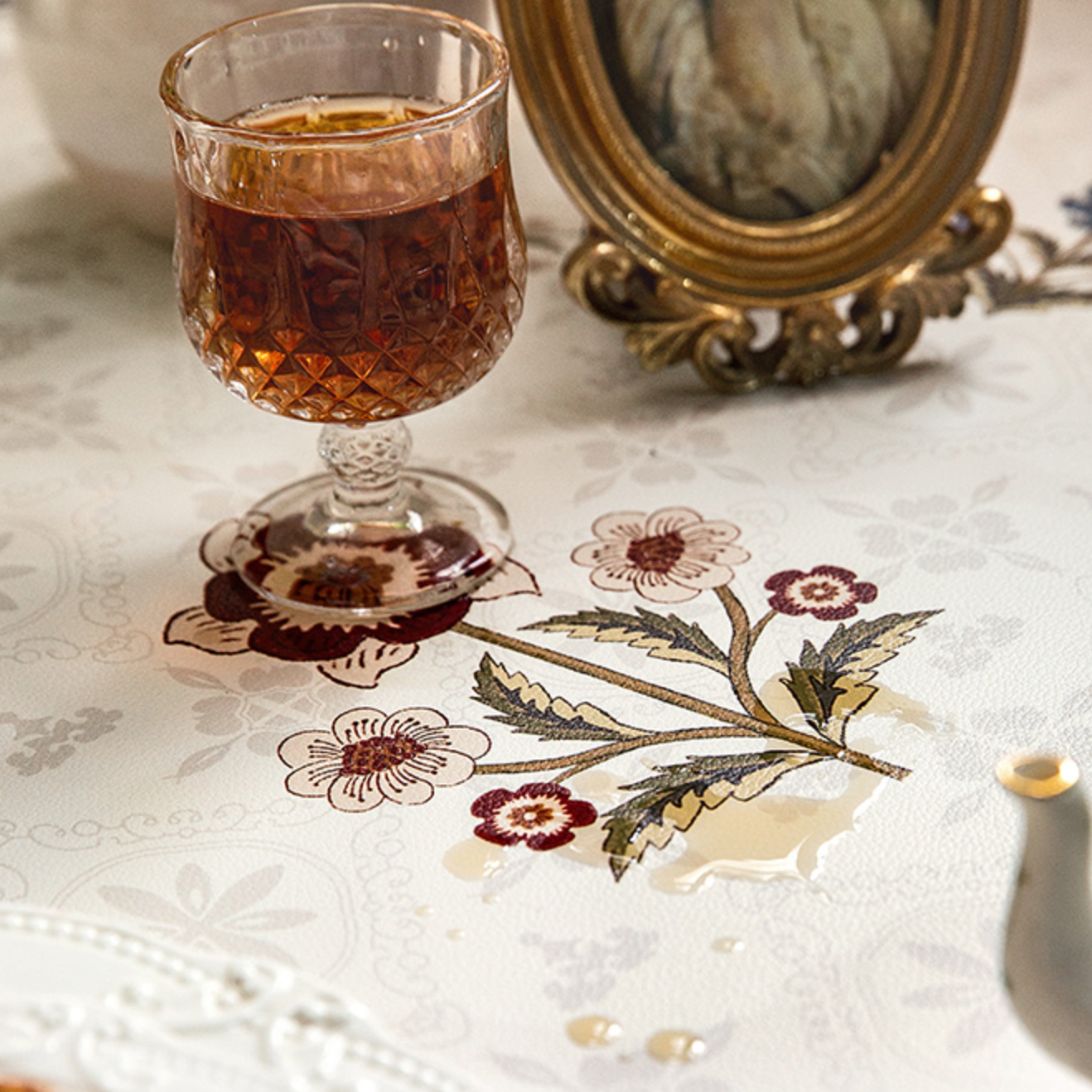 royal blue edge flower place mat
