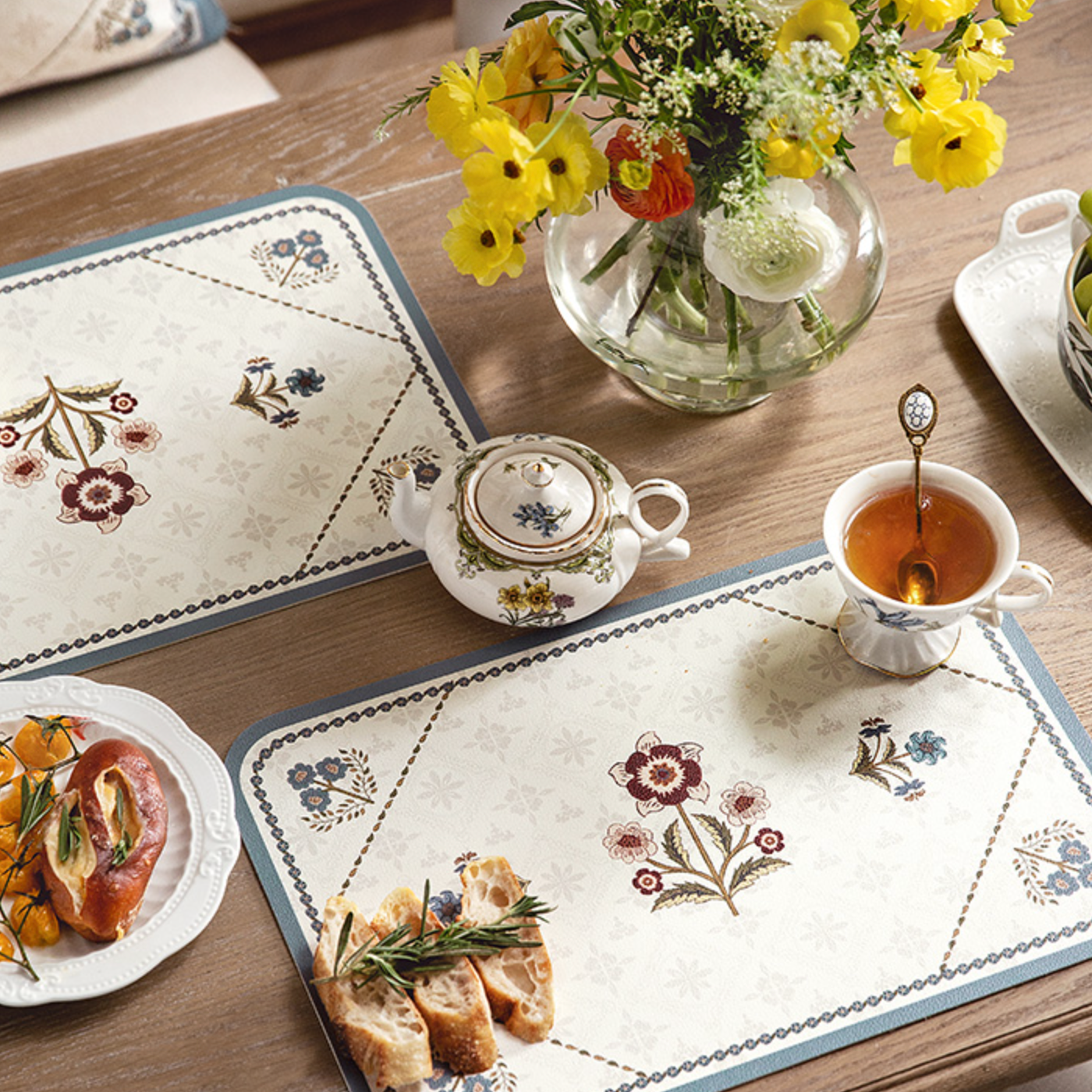 royal blue edge flower place mat
