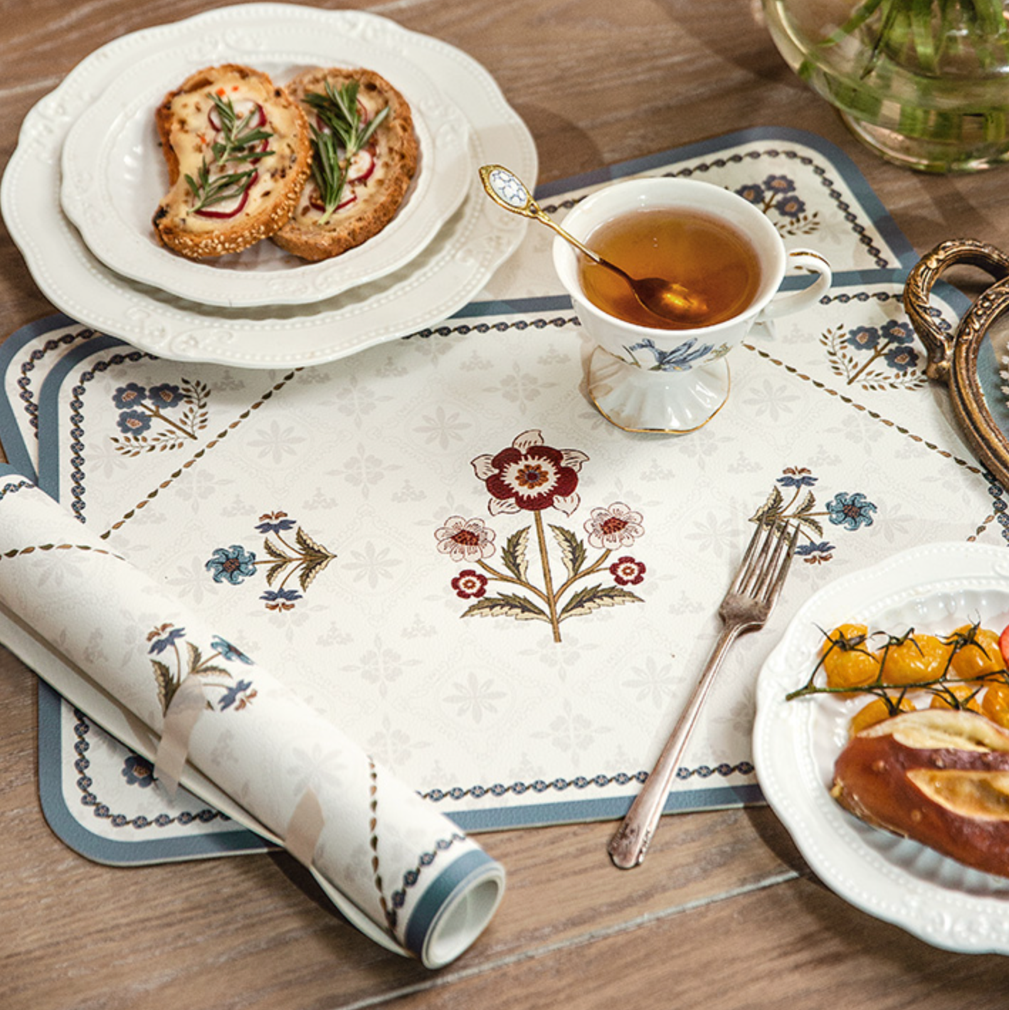 royal blue edge flower place mat