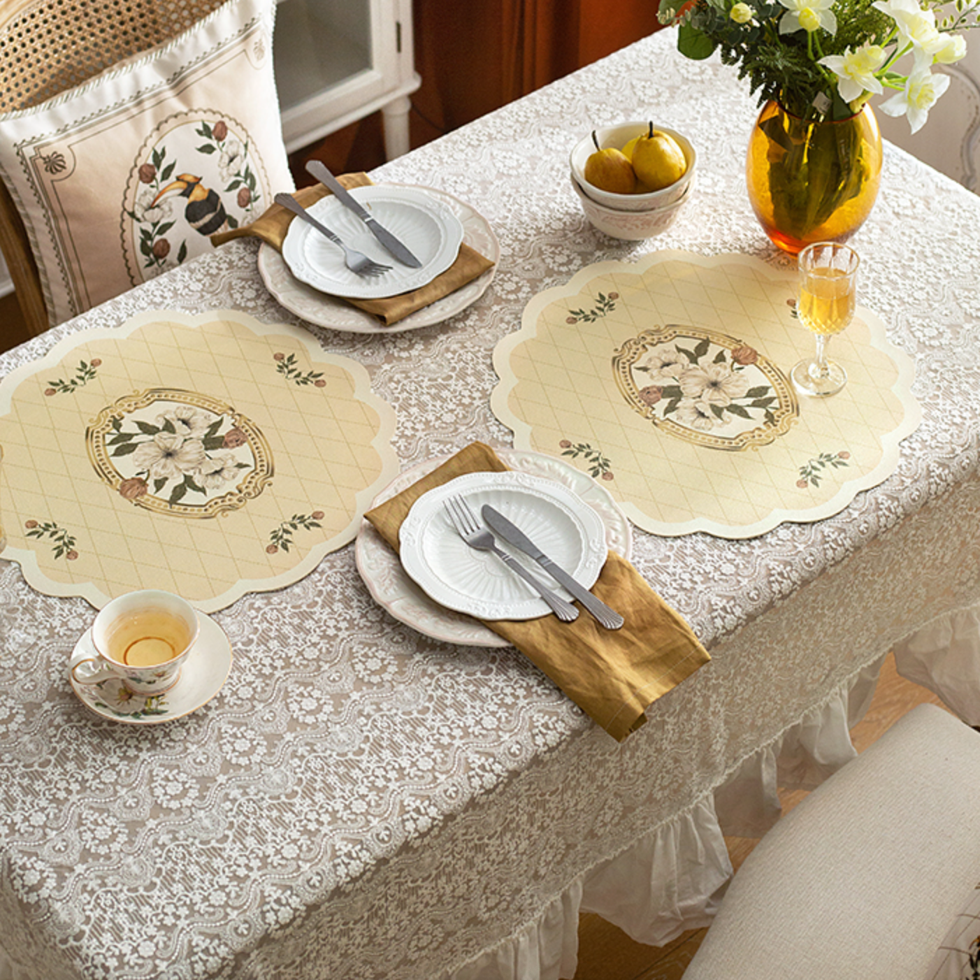 round retro vintage flower place mat