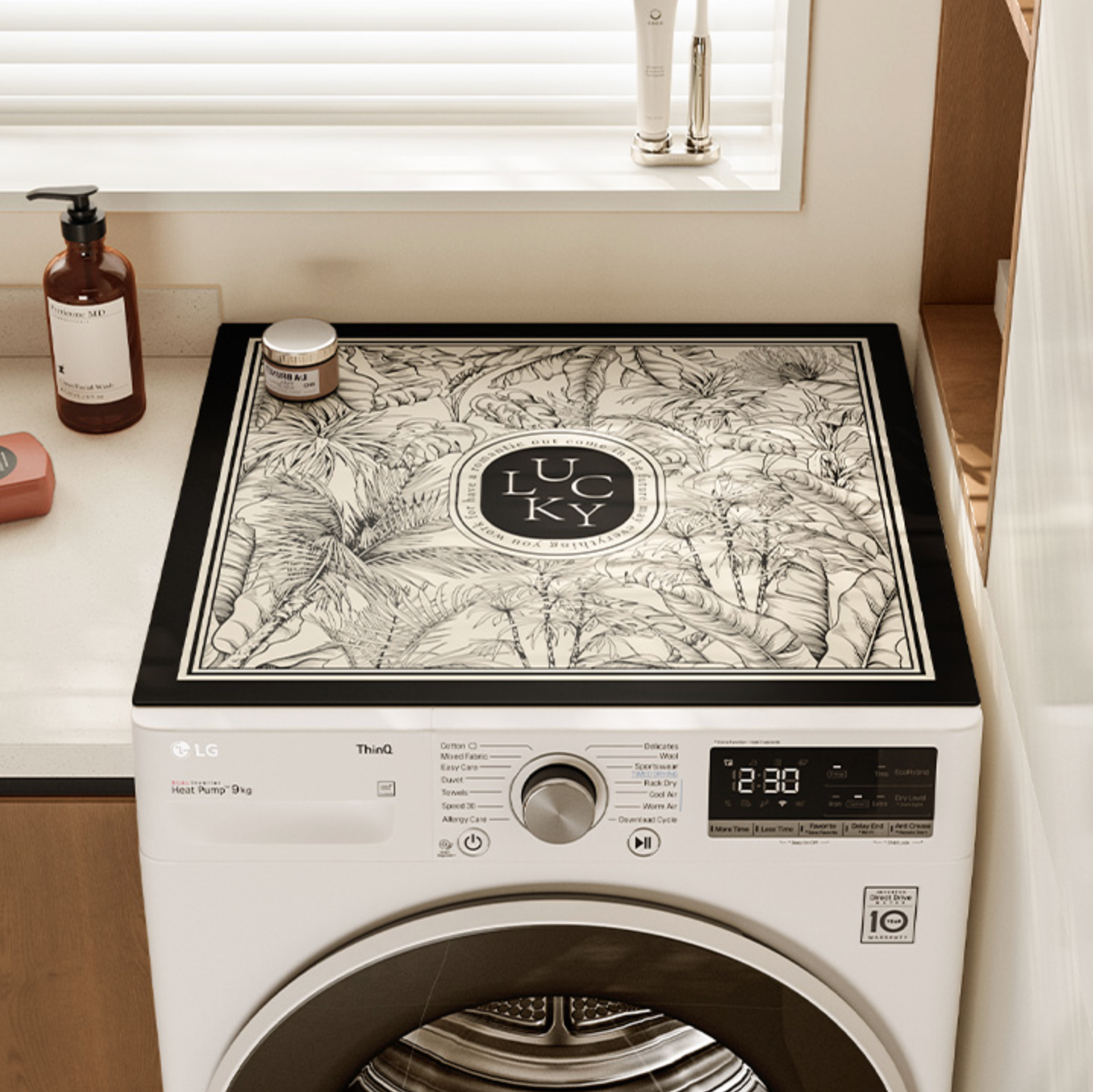 lucky logo luxury laundry mat