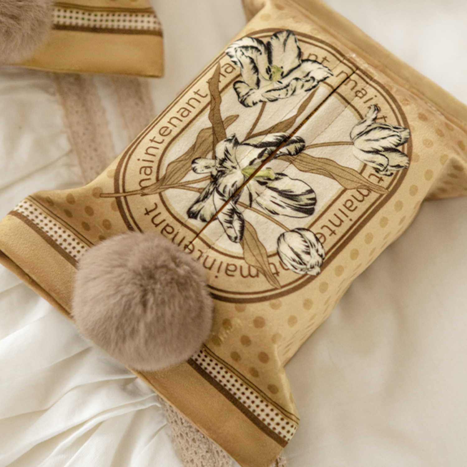 maintenant flower tissue case