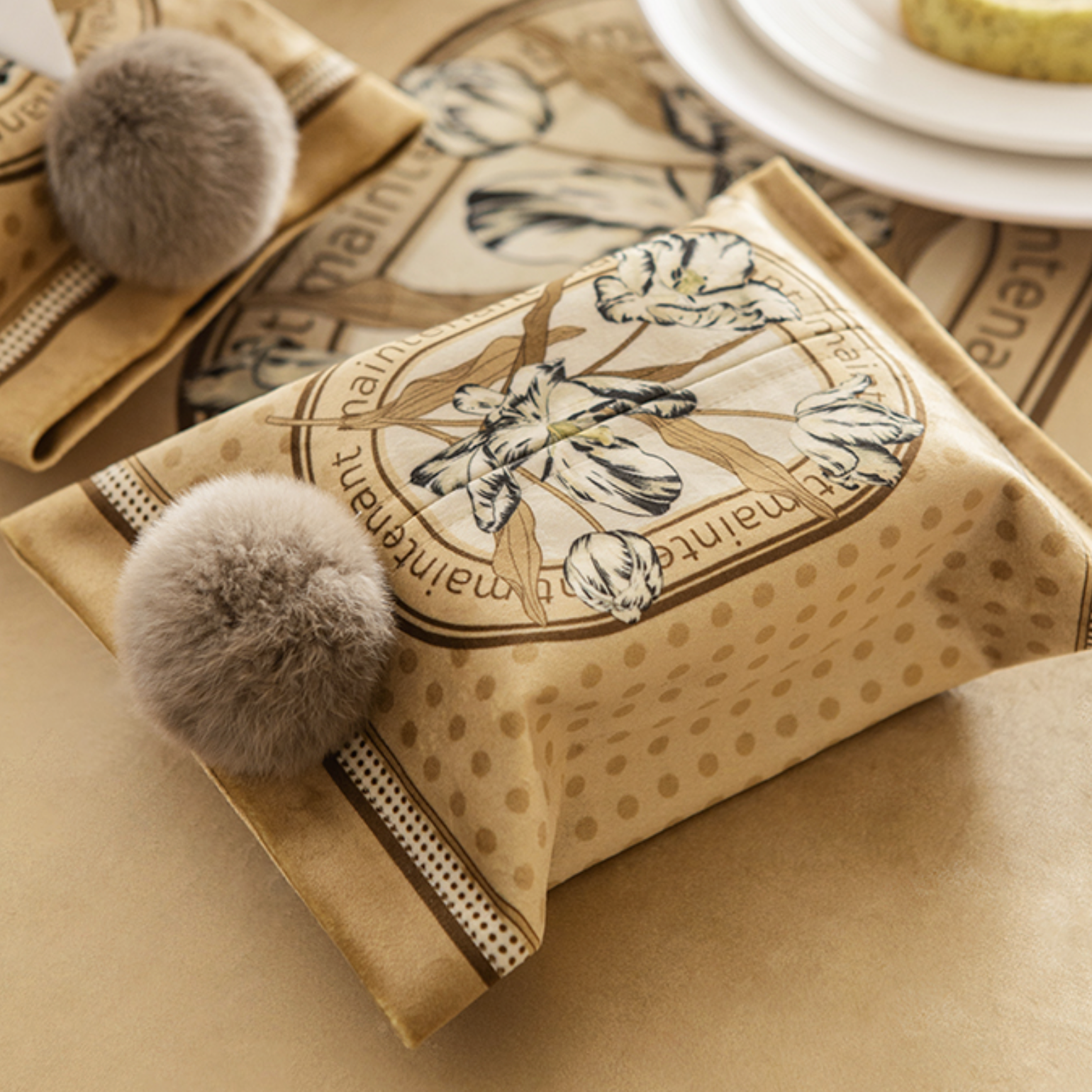 maintenant flower tissue case