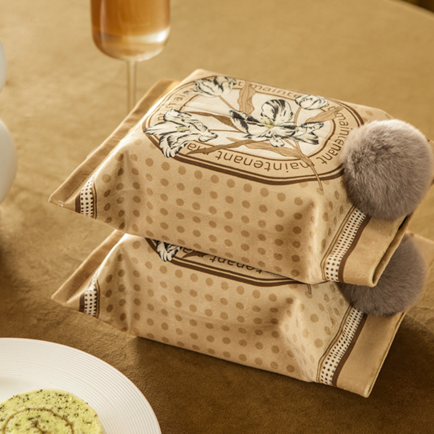 maintenant flower tissue case