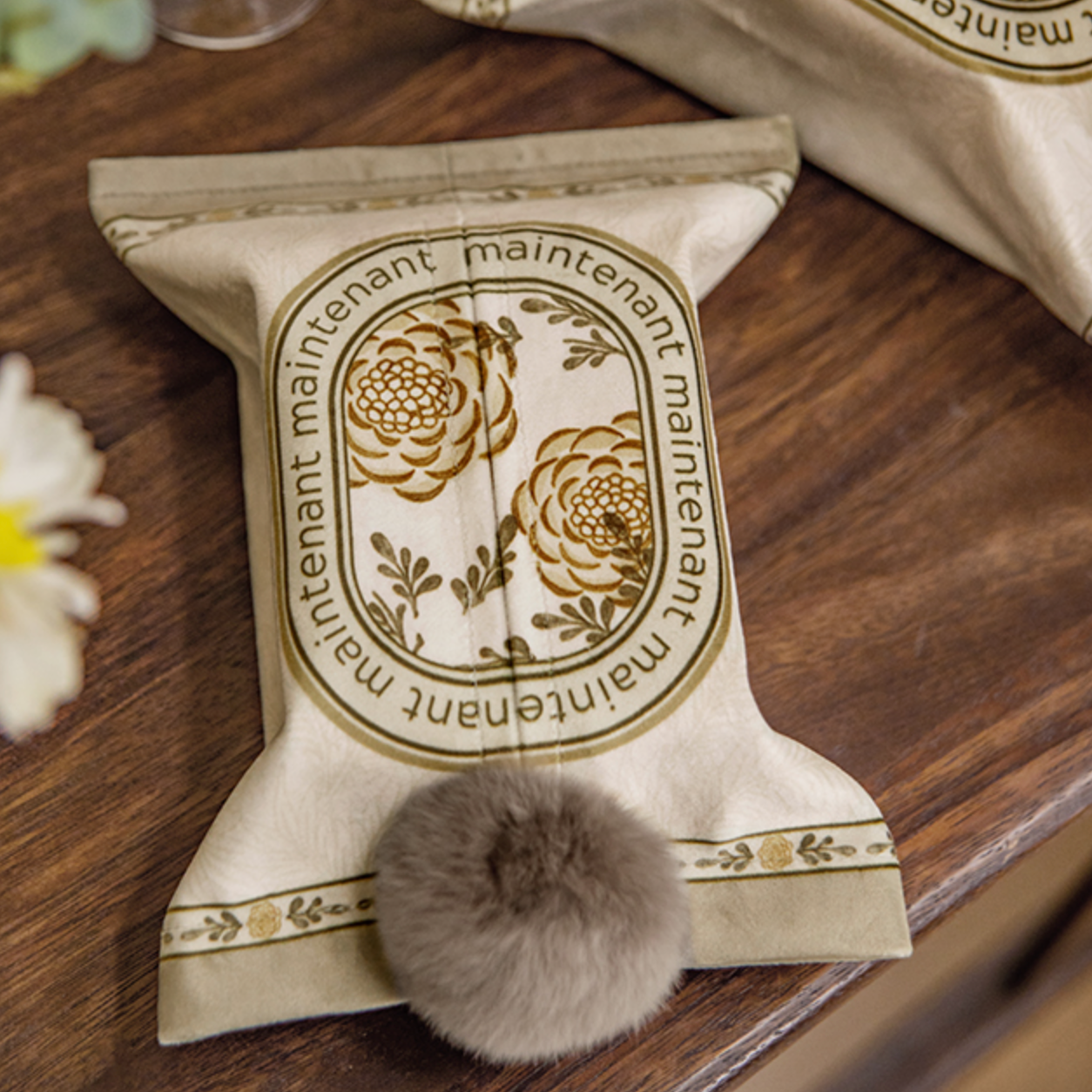 maintenant natural flower tissue case