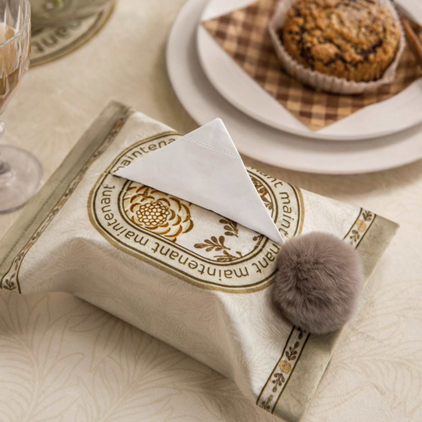 maintenant natural flower tissue case