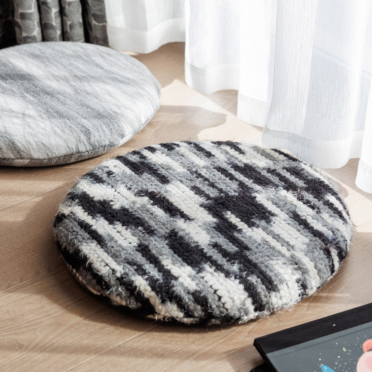 11design monotone cushion