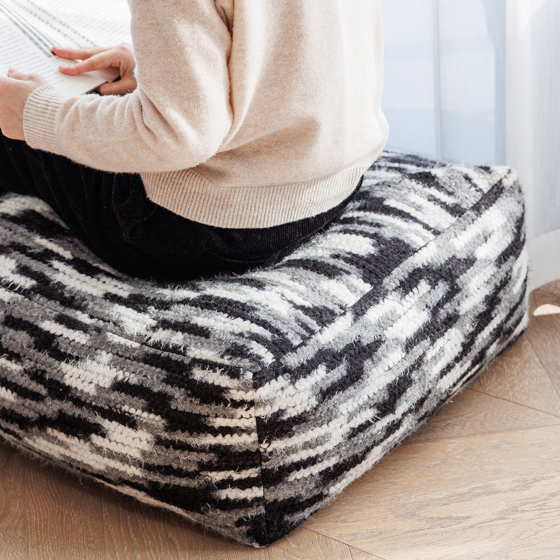 11design monotone cushion