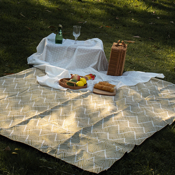 2color waterproof jagged picnic sheet