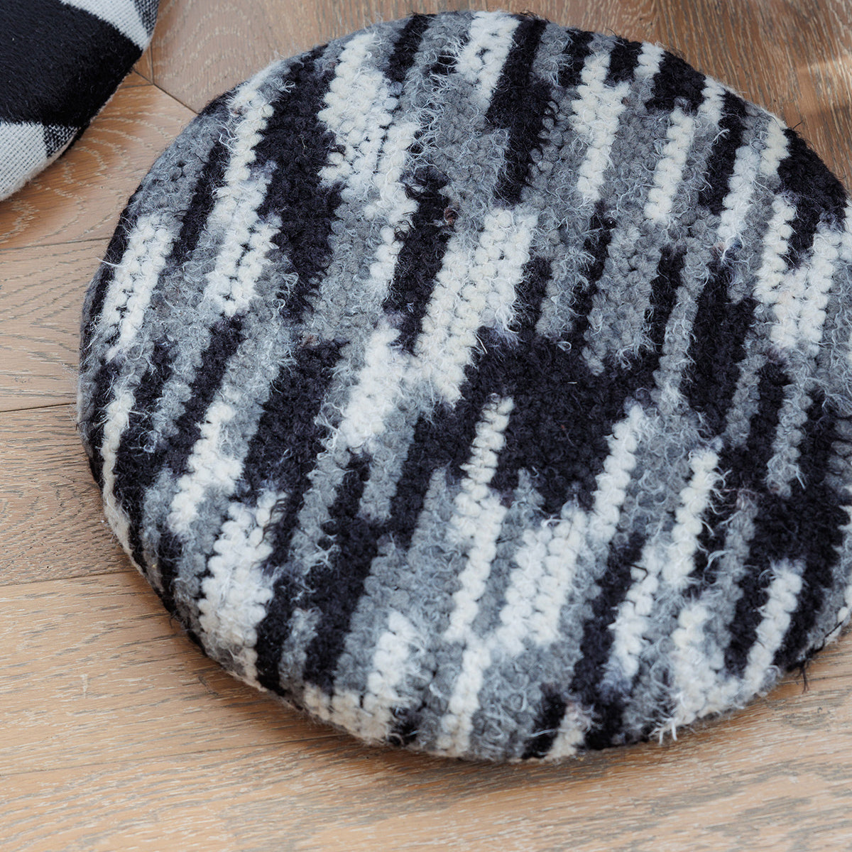 11design monotone cushion