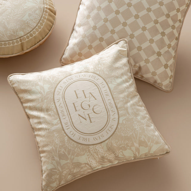 2design beige elegance logo cushion