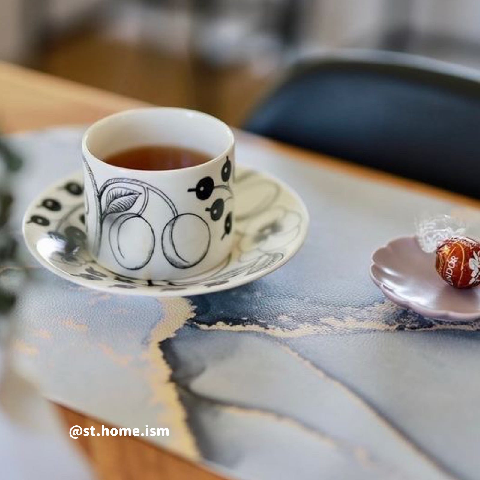 10design marble style place mat