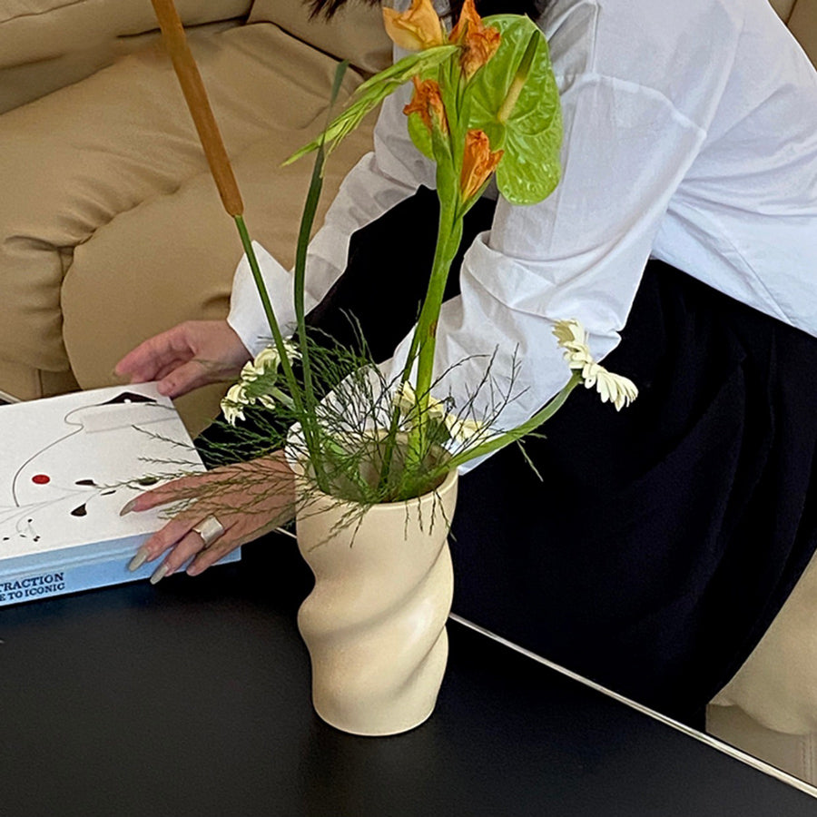 2color twiste barrel vase