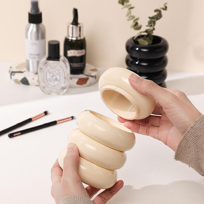natural monotone make brush stand