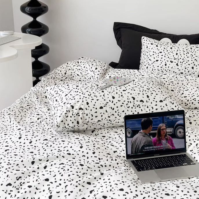 black ink bedlinen set