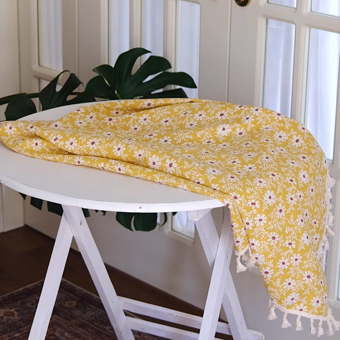 2color tassel flower table cloth