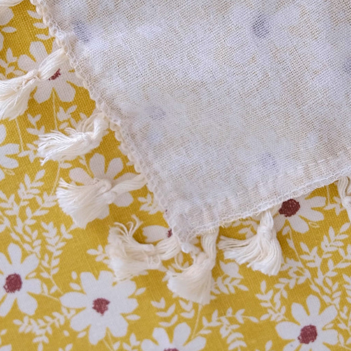 2color tassel flower table cloth