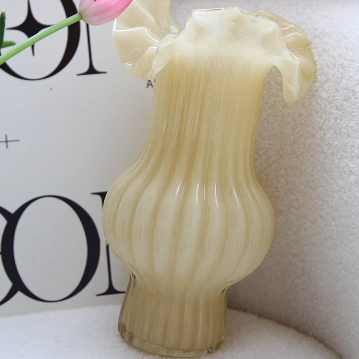 milky pleats vase