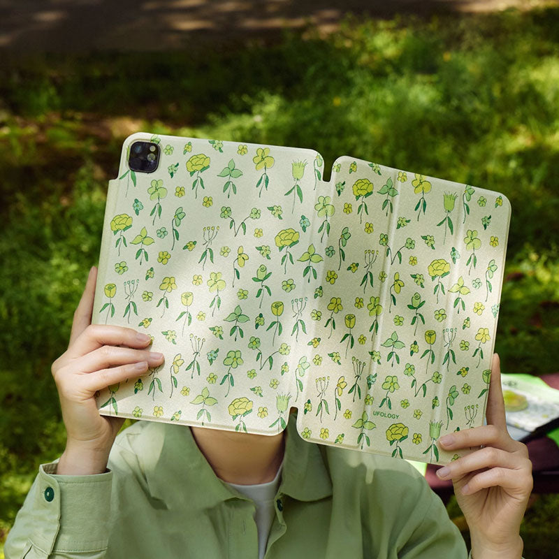 green flowers iPad case