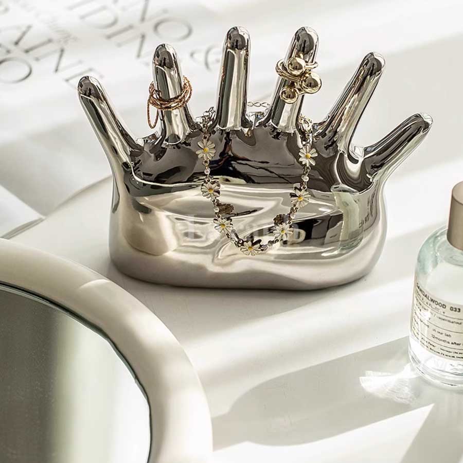 silver hand ring holder