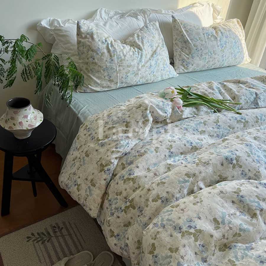 small flower pattern bedlinen set