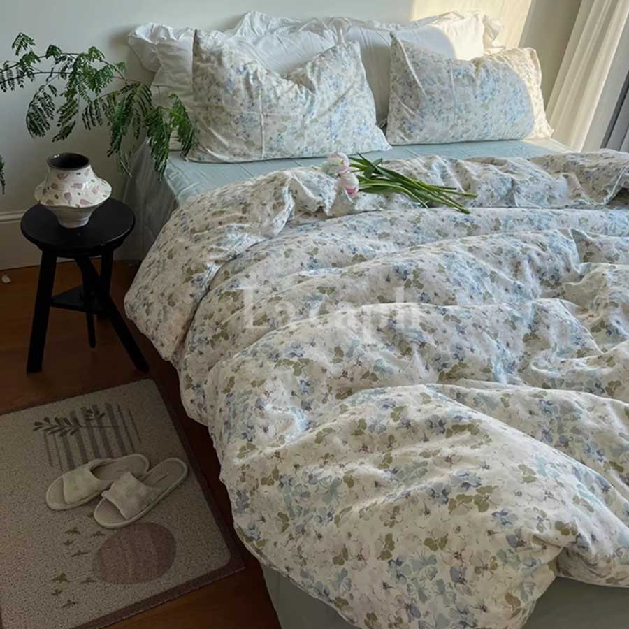 small flower pattern bedlinen set