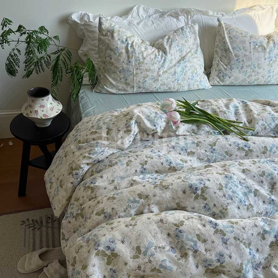 small flower pattern bedlinen set