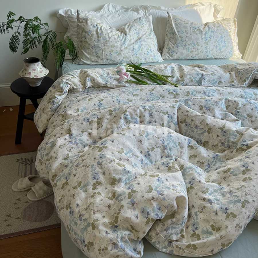 small flower pattern bedlinen set