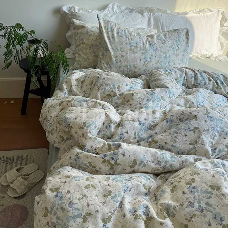 small flower pattern bedlinen set