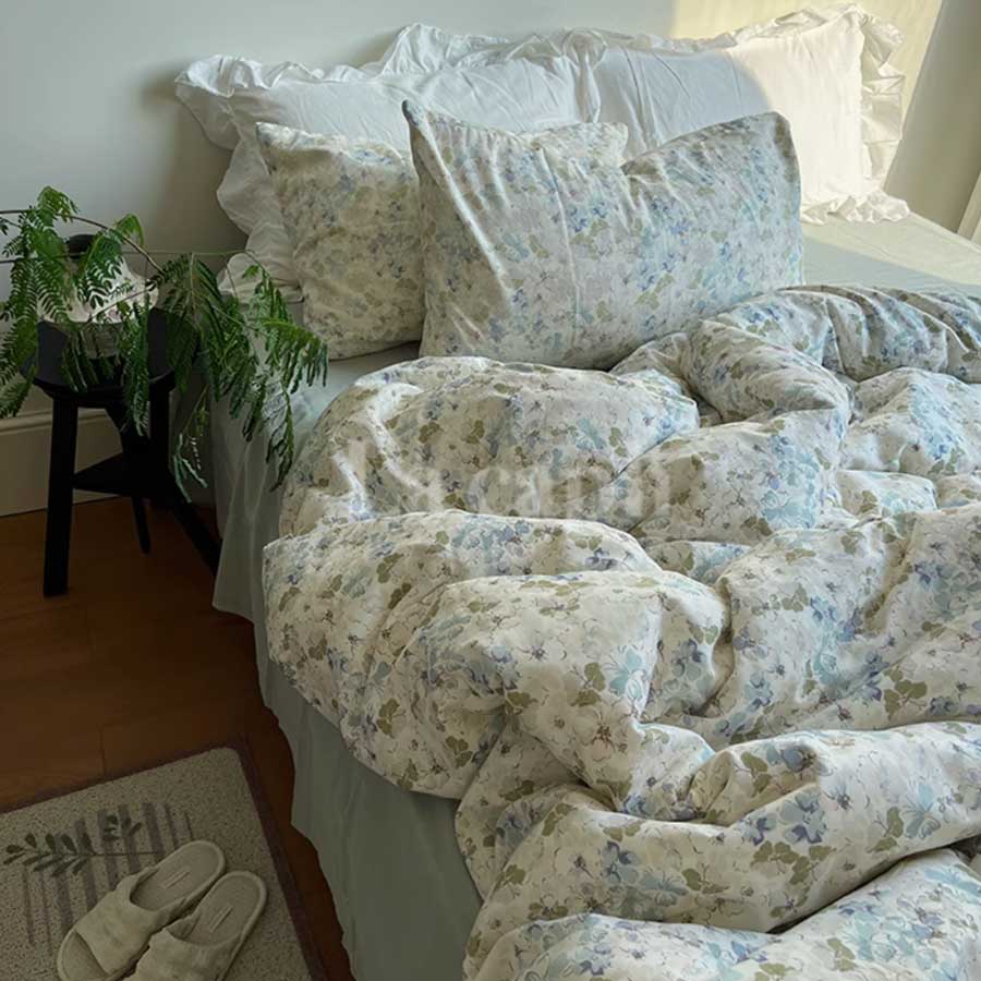 small flower pattern bedlinen set