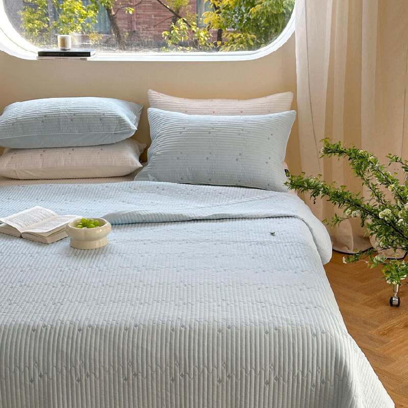 pastel stripe quilt & pillow sheets set